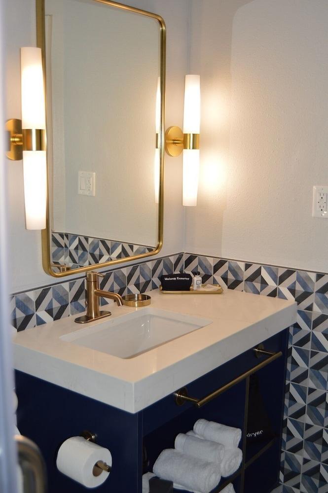 Hotel Denim Greensboro Ngoại thất bức ảnh